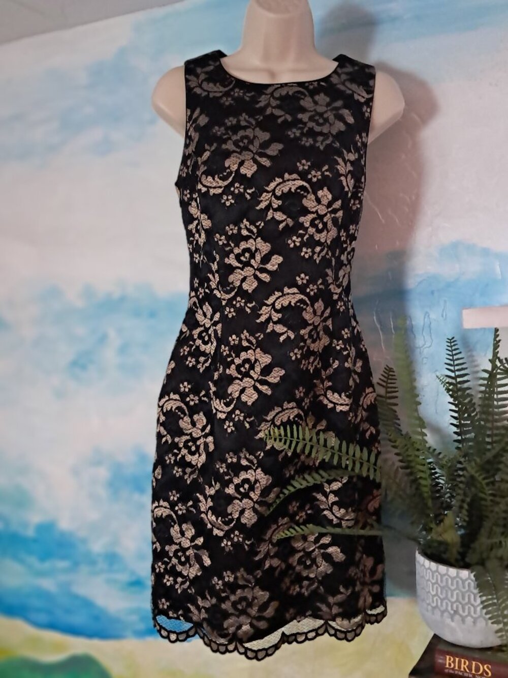 Hugo Buscati size 8 elegant dress, like new condition